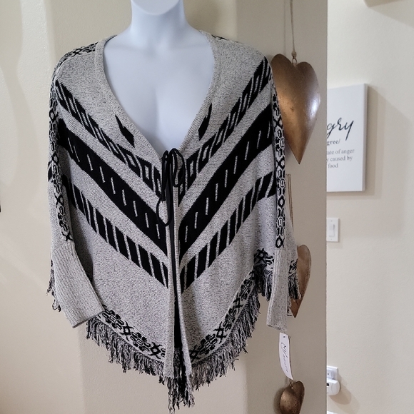 NY COLLECTION Ponch w/Ribbed Cuffs Open Tie Front Gray Black Size XL NWT - Picture 1 of 13